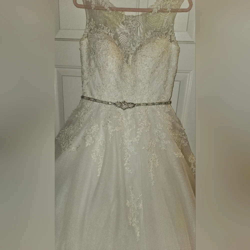 NWT! REBECCA INGRAM WEDDING DRESS ! (ONE PEARL IS MISSING ON THE SWAROVSKI BELT) - Picture 6 of 16